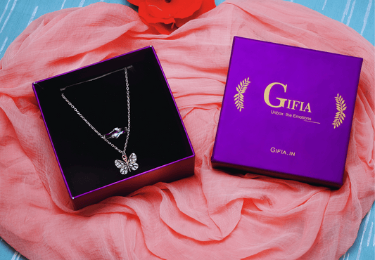 Gifia Jewelry Gift | Hug Ring & Butterfly Pendant